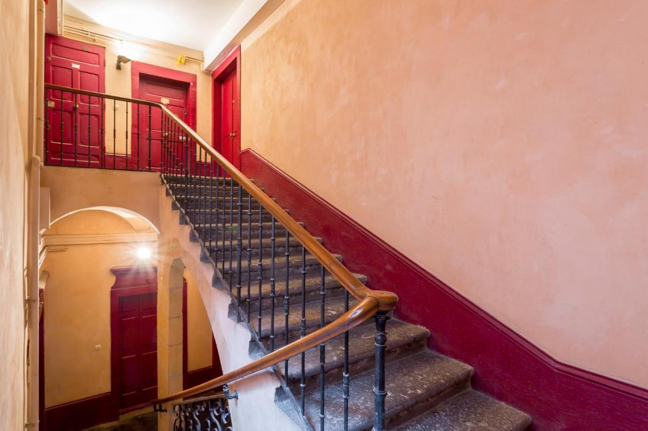 Host Inn Lyon - Hypercentre Vieux Лион Екстериор снимка